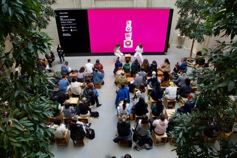 Apple a lansat „Creat pentru Afaceri” in magazine selectate din intreaga lume