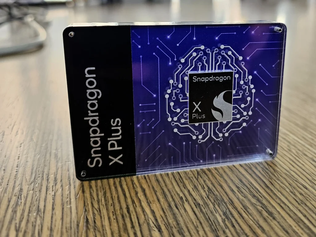 Chiar si noul Snapdragon X Plus de nivel mediu depaseste Apple M3