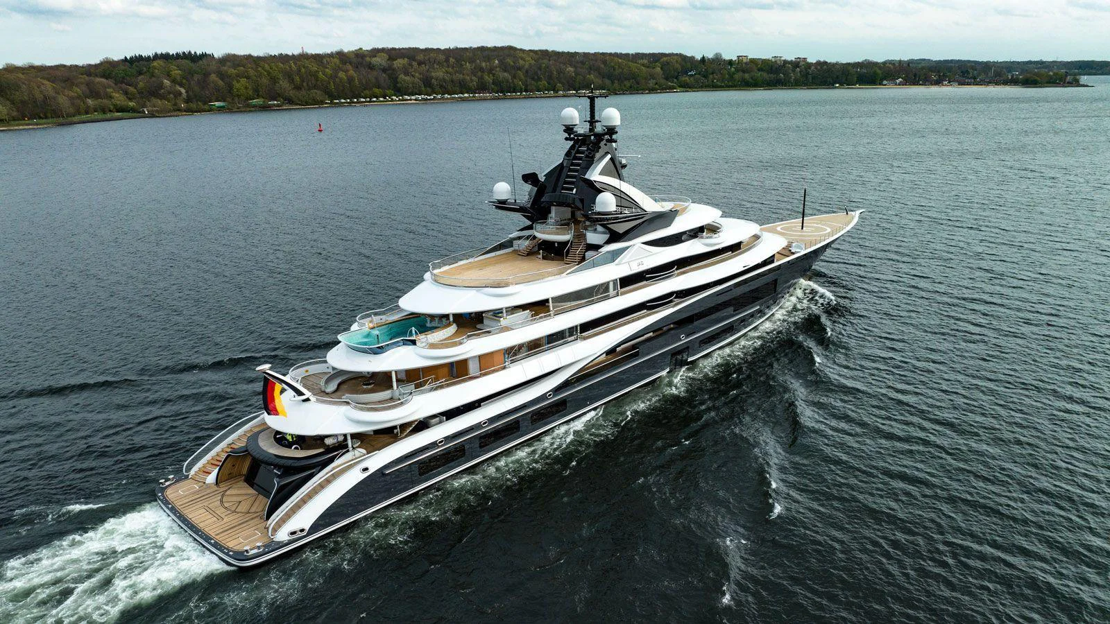 Superyachtul de 400 de picioare lungime, „Kismet”, pleaca in calatoria sa inaugurala