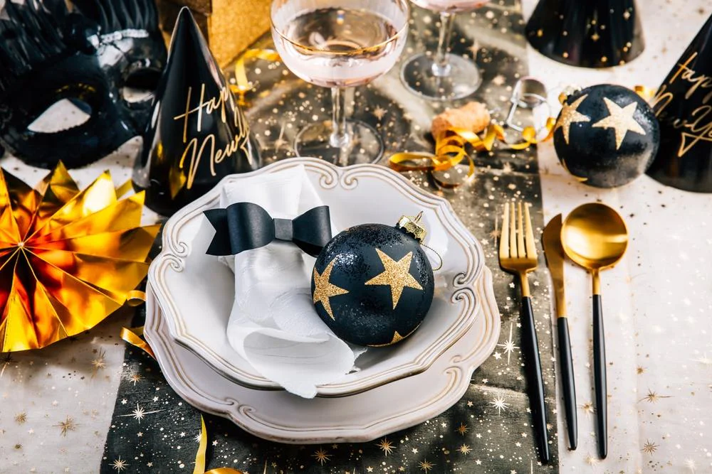 Revelion acasă: decorațiuni, lumini și jocuri pentru petrecere, de pe Infinity